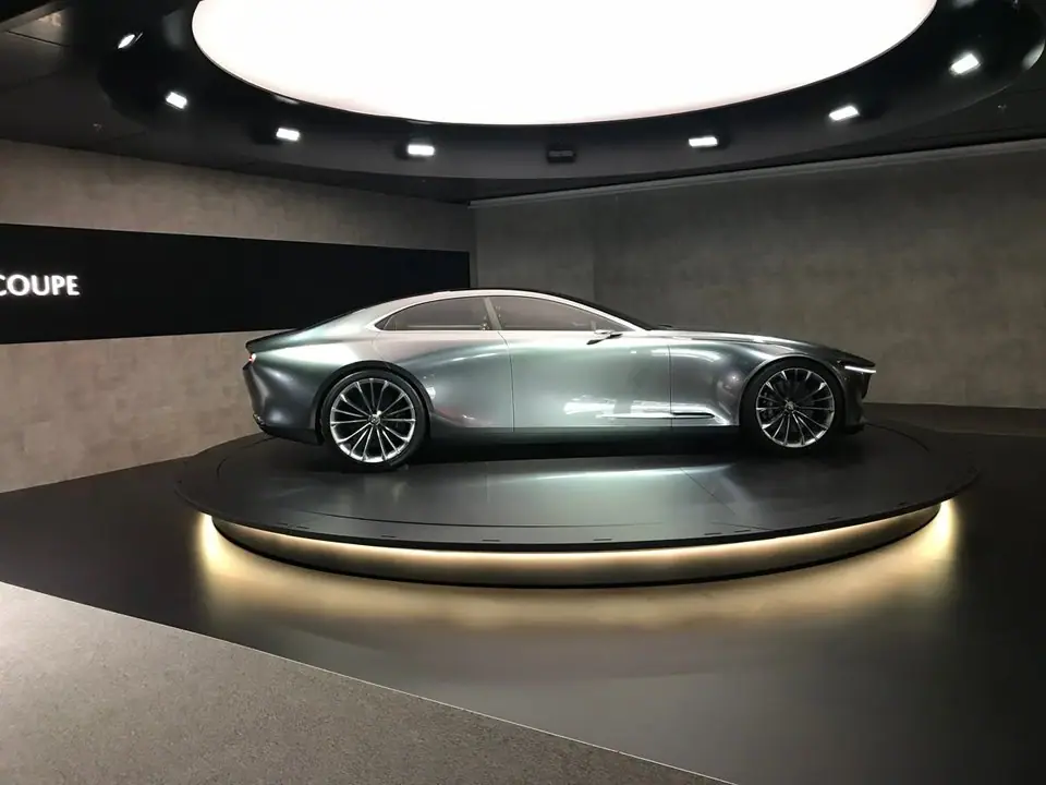 Automotive turntable display under a circular ceiling light